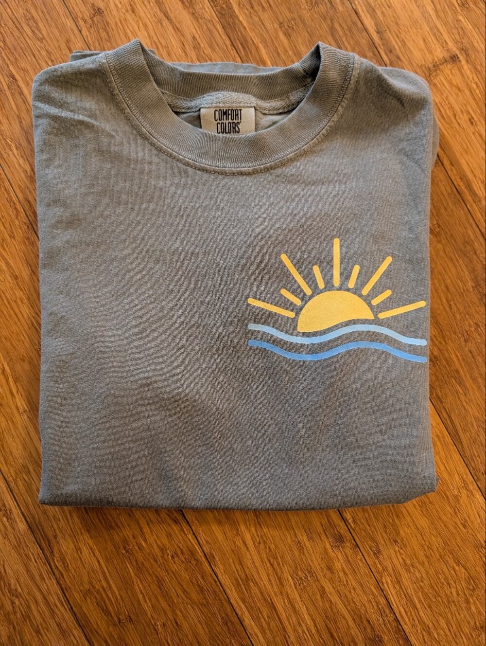 Graphic Sun & Waves Tee in Olive Green